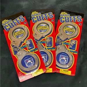 HAND CUFFS WHIT KEYS